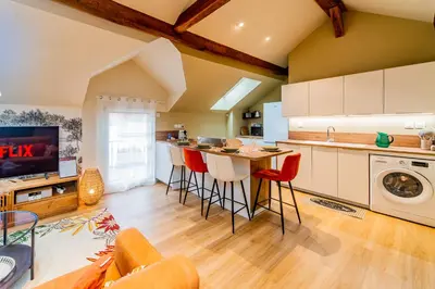 Cuisine ou kitchenette dans l'établissement Le Céleste - Parking Privatif - Terrasse - Netflix