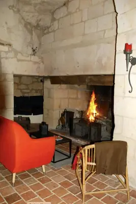 Coin salon dans l'établissement Gite troglodyte LA ROCHE D'ETIAU en Anjou
