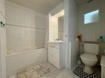 Salle de bains dans l'établissement Superbe appt 3 ch à 2 pas du circuit des 24H