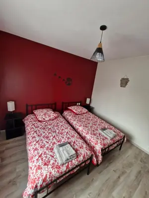 Un ou plusieurs lits dans un hébergement de l'établissement Cosy la Riveraine Cottage