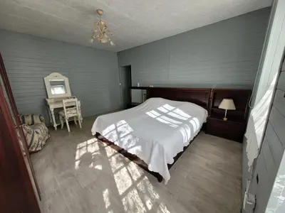 Un ou plusieurs lits dans un hébergement de l'établissement Gite chez Matos maison entière avec 3 chambres et grande cour pour animaux admis
