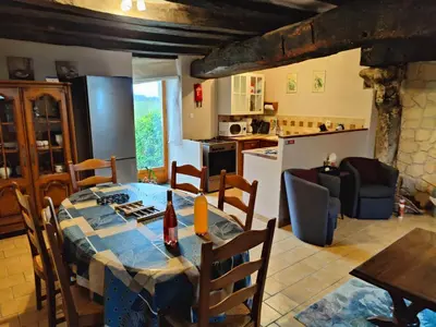 Cuisine ou kitchenette dans l'établissement La Source