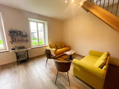Coin salon dans l'établissement Gîte à Manthelan : Confort et Charme, Jardin, Wi-Fi - FR-1-381-639