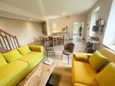 Coin salon dans l'établissement Gîte à Manthelan : Confort et Charme, Jardin, Wi-Fi - FR-1-381-639