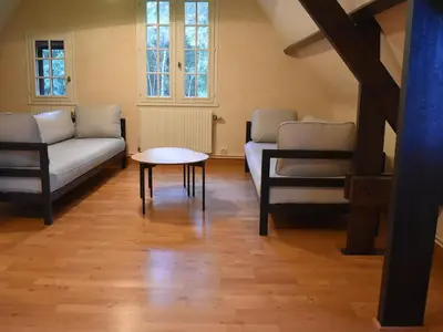 Coin salon dans l'établissement Gîte calme et paisible en forêt, idéal pour famille et amis - FR-1-410-486