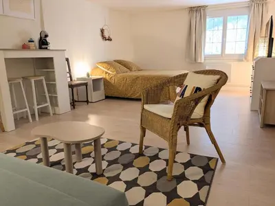 Coin salon dans l'établissement Grande Suite Privée - Entrée indépendante - SDB & WC privatifs