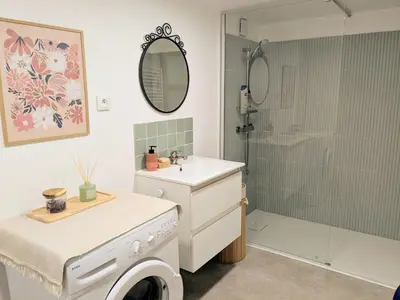 Salle de bains dans l'établissement Grande Suite Privée - Entrée indépendante - SDB & WC privatifs