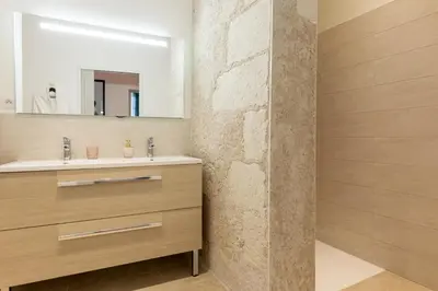 Salle de bains dans l'établissement La Halte au Tuffeau