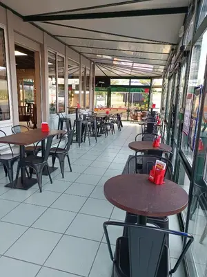 Restaurant ou autre lieu de restauration dans l'établissement Le Relais Du Velors