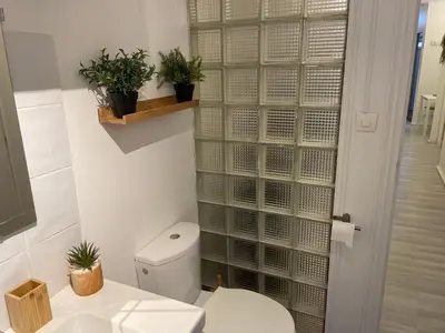 Salle de bains dans l'établissement La Jungle de Tours