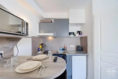 Cuisine ou kitchenette dans l'établissement Studio - Plein Coeur du Centre Ville - Wifi