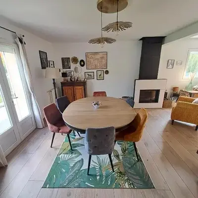 Maison rénovée avec jardin 2 chambres 2 SDB proche centre 135M