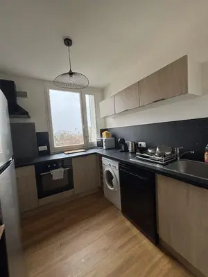 Cuisine ou kitchenette dans l'établissement Spacieux T4 lumineux avec balcon confort, calme et modernité à Joué-lès-Tours