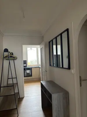 Télévision ou salle de divertissement dans l'établissement Spacieux T4 lumineux avec balcon confort, calme et modernité à Joué-lès-Tours