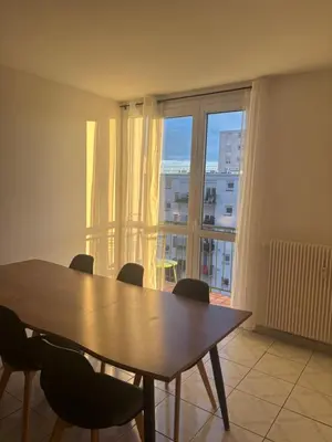 Plan de l'établissement Spacieux T4 lumineux avec balcon confort, calme et modernité à Joué-lès-Tours