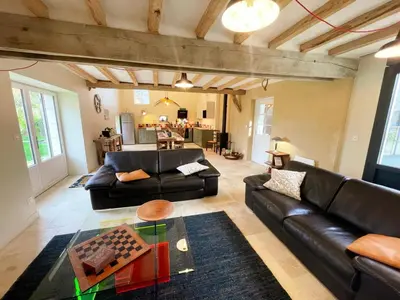 Coin salon dans l'établissement Magnifique gîte avec jardin et parking, proche d'Azay-le-Rideau - FR-1-381-641