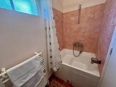 Salle de bains dans l'établissement Maison de campagne de charme
