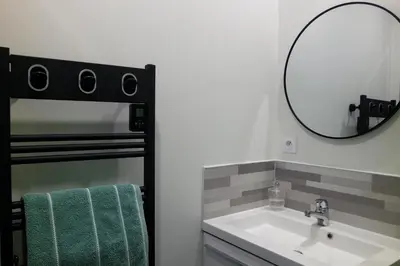 Salle de bains dans l'établissement Gîte 4-8 pers - Gennes-Val-de-Loire
