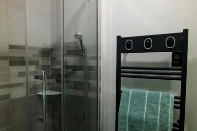Salle de bains dans l'établissement Gîte 4-8 pers - Gennes-Val-de-Loire