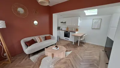 Cuisine ou kitchenette dans l'établissement La Maison Des Pins