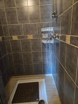 Salle de bains dans l'établissement La tanière du loup