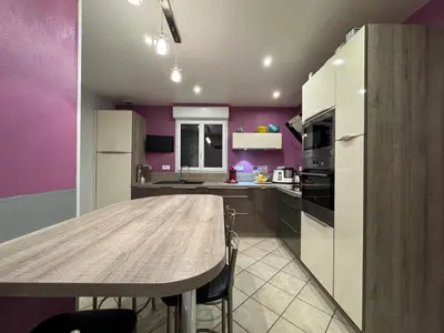 Cuisine ou kitchenette dans l'établissement Les Lilas - 4pers - Circuit Bugatti