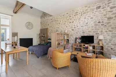 Télévision ou salle de divertissement dans l'établissement Gîte L'ancien Préau