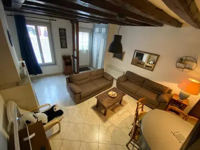 Coin salon dans l'établissement Le Terrier family gîte, 12 people
