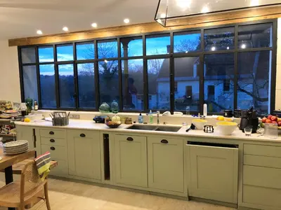 Cuisine ou kitchenette dans l'établissement Magnifique maison de famille, 7 chbres,13 lits, 5' zoo