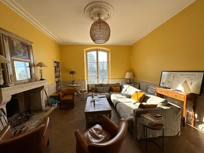 Télévision ou salle de divertissement dans l'établissement Magnifique maison de famille, 7 chbres,13 lits, 5' zoo