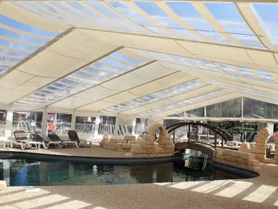 Piscine de l'établissement Mobil-home avec terrasse à Luynes - API-1-52-1072 ou située à proximité