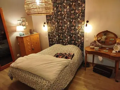 Un ou plusieurs lits dans un hébergement de l'établissement Grande chambre cosy avec salle de bain proche centre ville Le Mans