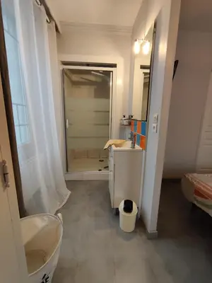 Salle de bains dans l'établissement chambre agréable