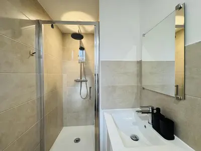 Salle de bains dans l'établissement Le Coteau de Gazonfier - quartier Bollée - 7p