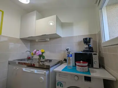 Cuisine ou kitchenette dans l'établissement Chambres d'hôtes Anne, Marie Davaillon, Chambre Cerise