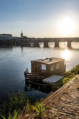 Vue sur la rivière ou le fleuve situé(e) à proximité de le bateau