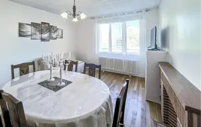 Télévision ou salle de divertissement dans l'établissement La Maison Fantonette