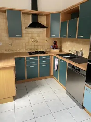Cuisine ou kitchenette dans l'établissement Maison 2 chambres au coeur de Noyen