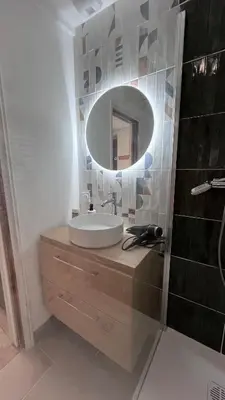 Salle de bains dans l'établissement Studio Le Ptit Détour - Classé 2 étoiles - Proche de la gare de Blois à 2h de Paris