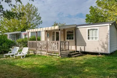 Jardin de l'établissement ZEcamping 5 familial animaux acceptés