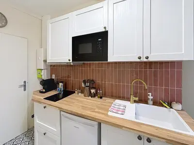 Cuisine ou kitchenette dans l'établissement Le Pretty - T2 rénové vue château avec parking