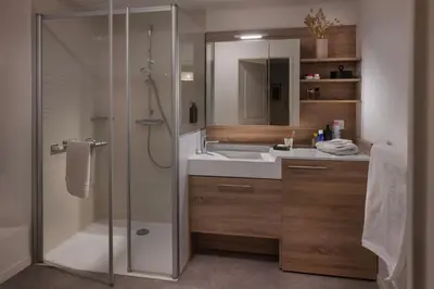 Salle de bains dans l'établissement DOMITYS - L'échiquier