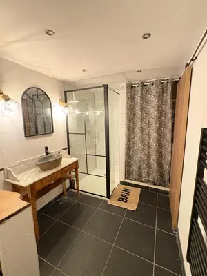 Cuisine ou kitchenette dans l'établissement Maison de campagne 6 personnes La bergerie des vignes