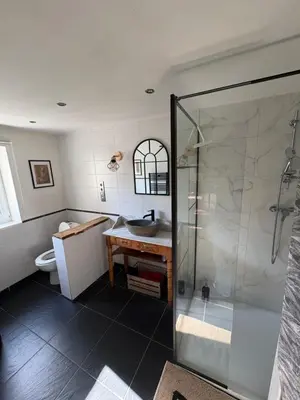 Salle de bains dans l'établissement Maison de campagne 6 personnes La bergerie des vignes
