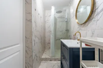 Salle de bains dans l'établissement Maison Camélia Grand T2 - 1 chambre
