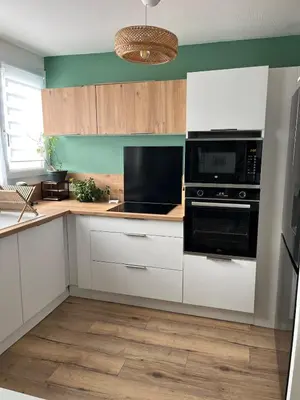 Cuisine ou kitchenette dans l'établissement Bright apartment