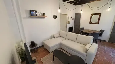 Coin salon dans l'établissement T2 Vieux Mans Face Cathédrale Rue Piétonne