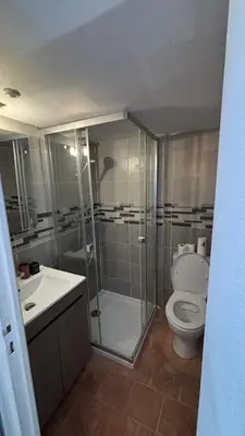 Salle de bains dans l'établissement T2 Vieux Mans Face Cathédrale Rue Piétonne