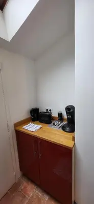 Cuisine ou kitchenette dans l'établissement T2 Vieux Mans Face Cathédrale Rue Piétonne