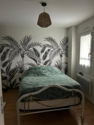 Un ou plusieurs lits dans un hébergement de l'établissement Charmant appartement